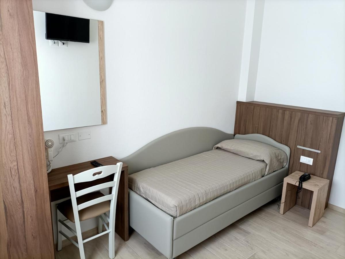 Hotel Bed & Book 里米尼 外观 照片
