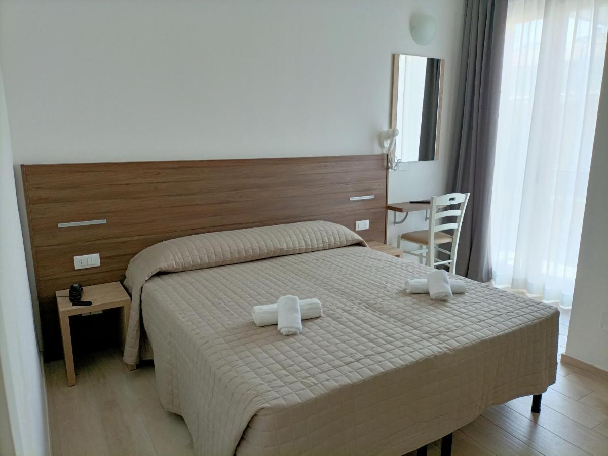Hotel Bed & Book 里米尼 外观 照片