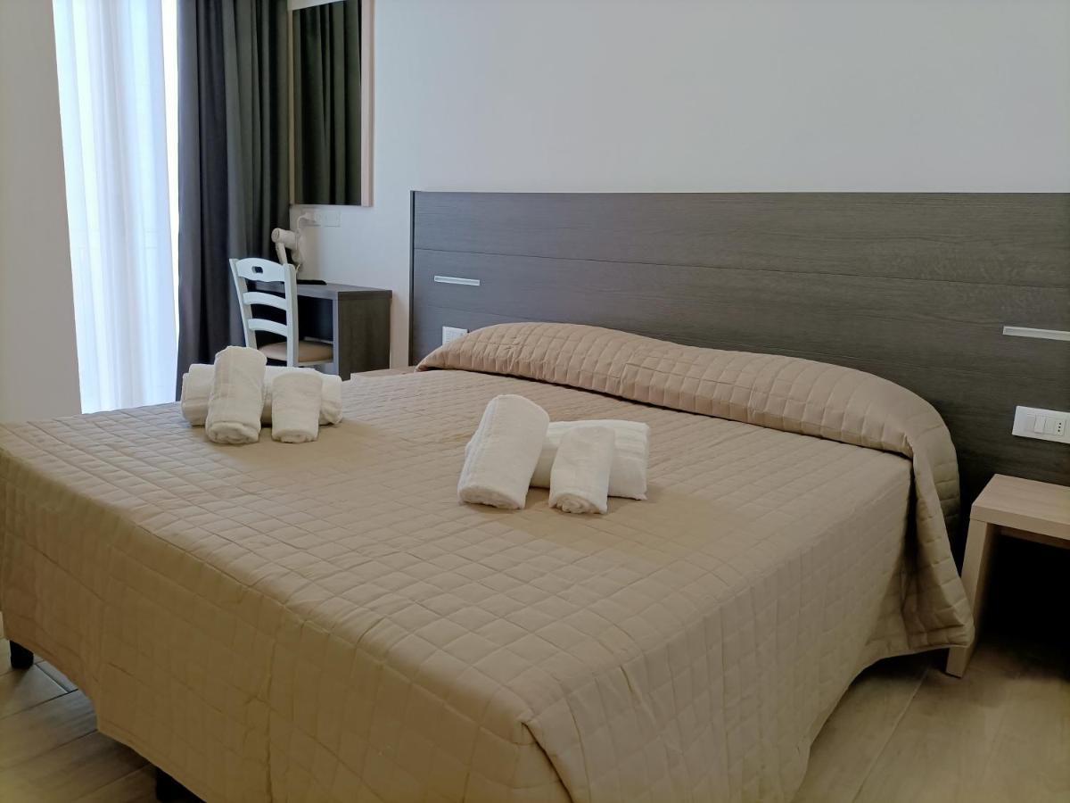 Hotel Bed & Book 里米尼 外观 照片