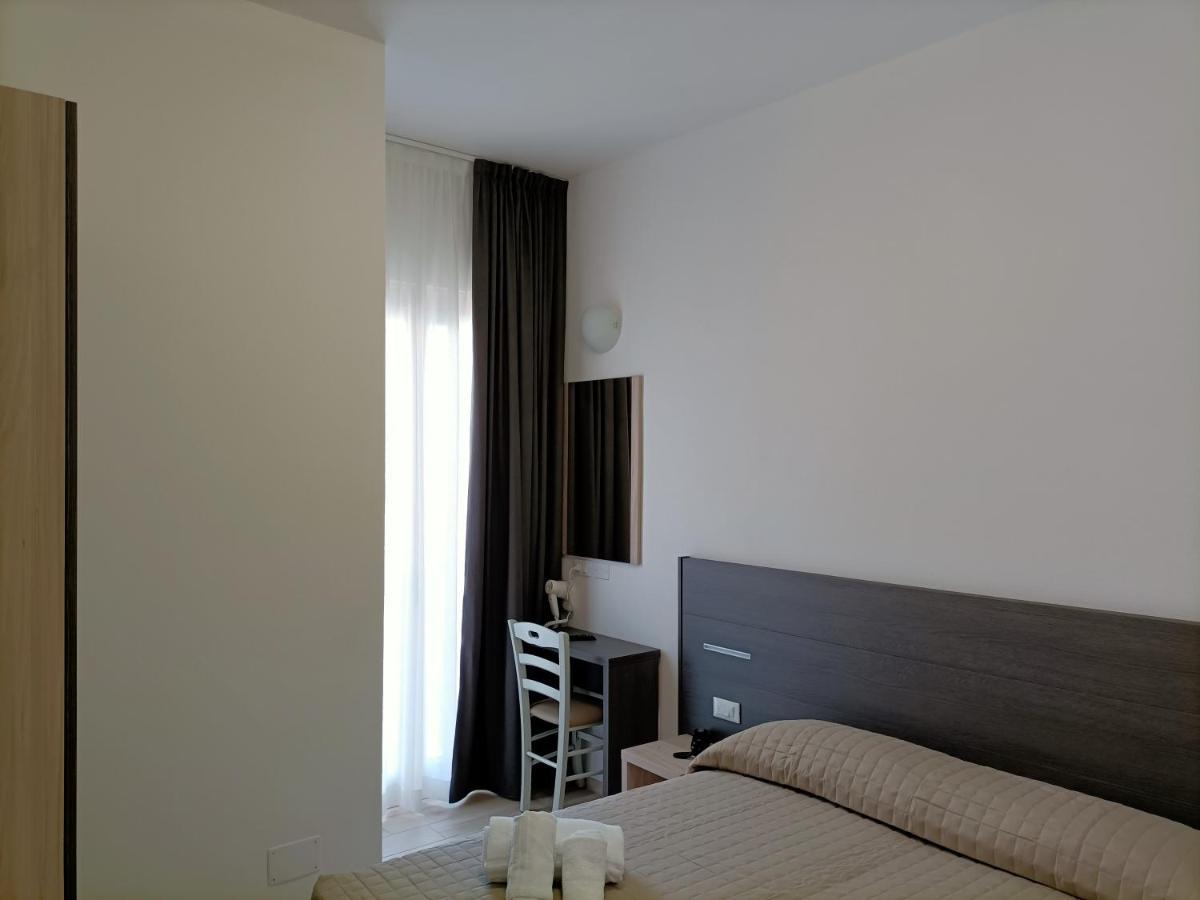 Hotel Bed & Book 里米尼 外观 照片
