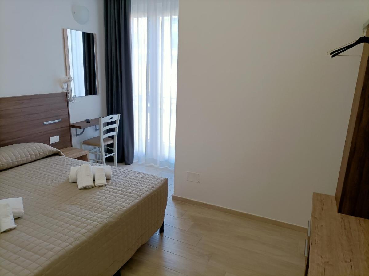 Hotel Bed & Book 里米尼 外观 照片