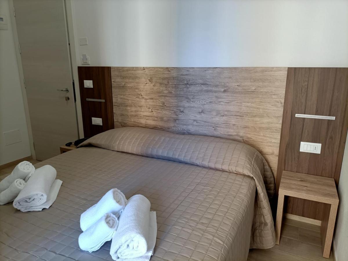 Hotel Bed & Book 里米尼 外观 照片