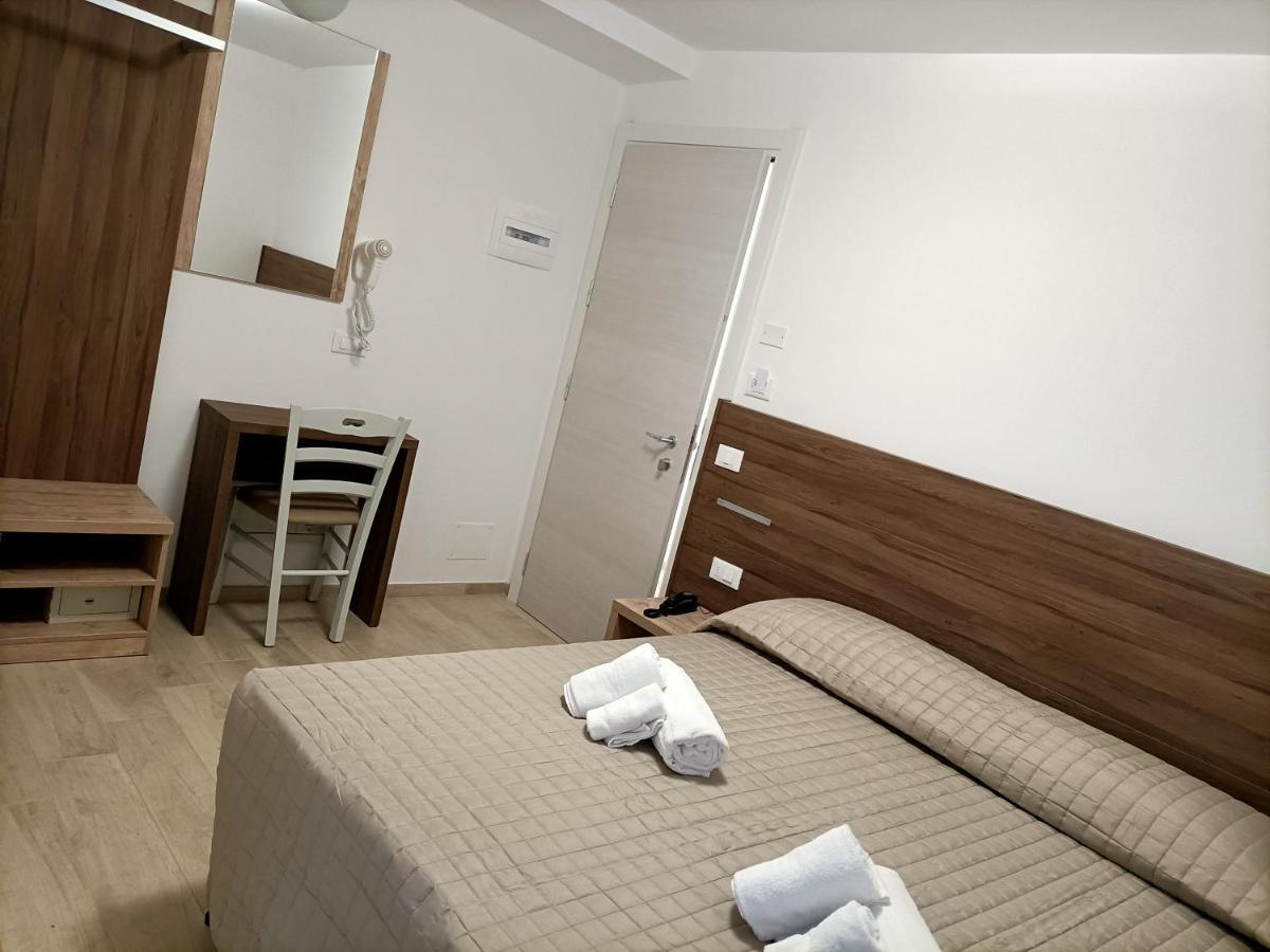 Hotel Bed & Book 里米尼 外观 照片