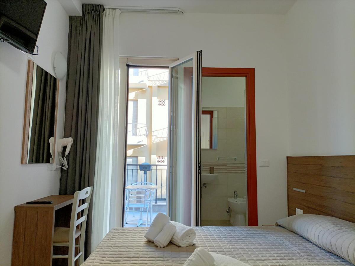 Hotel Bed & Book 里米尼 外观 照片